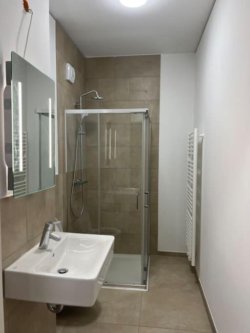 Three Bedroom Apartment In City Centre With A Grand Garden Frankfurt am Main Exterior photo